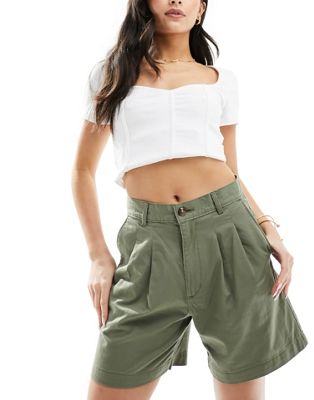 Levi's Pleated trouser shorts in green