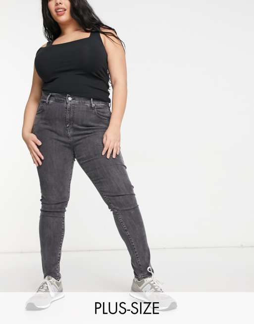 Levi's Plus – 721 – Eng geschnittene Jeans mit hohem Bund in verwaschenem Schwarz