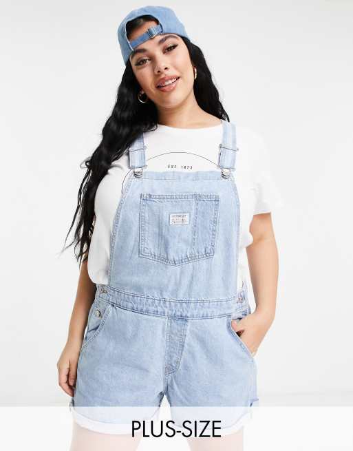 Levi's Plus denim short overalls in light wash blue | ASOS