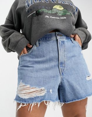 Levi's Plus distressed mom shorts in light wash blue