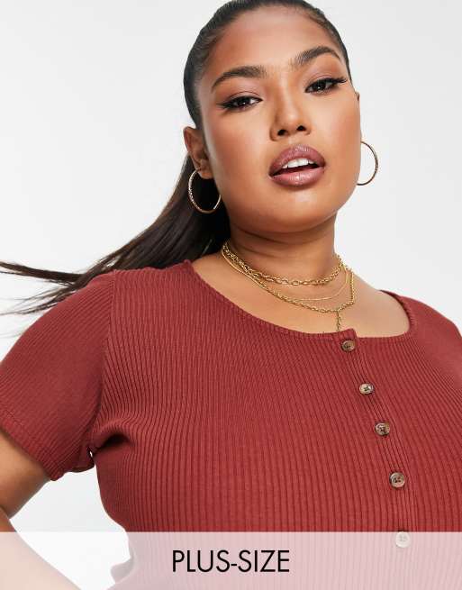 Levi's Plus – Kurzärmliges Oberteil mit kurzem Schnitt in Rot