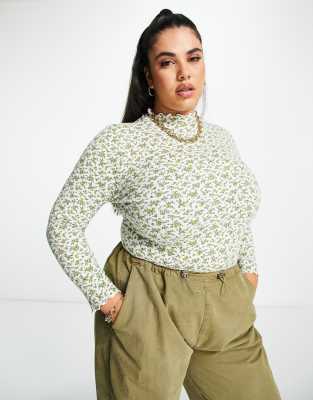 Levi's Levi's Plus long sleeve t-shirt in floral-Multi