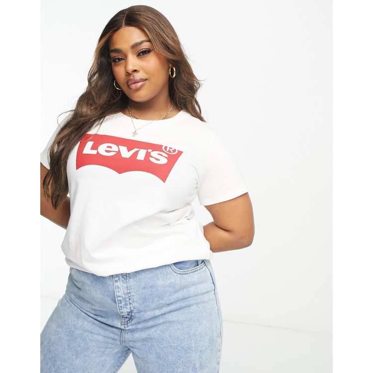 Levis tshirt shop outfit