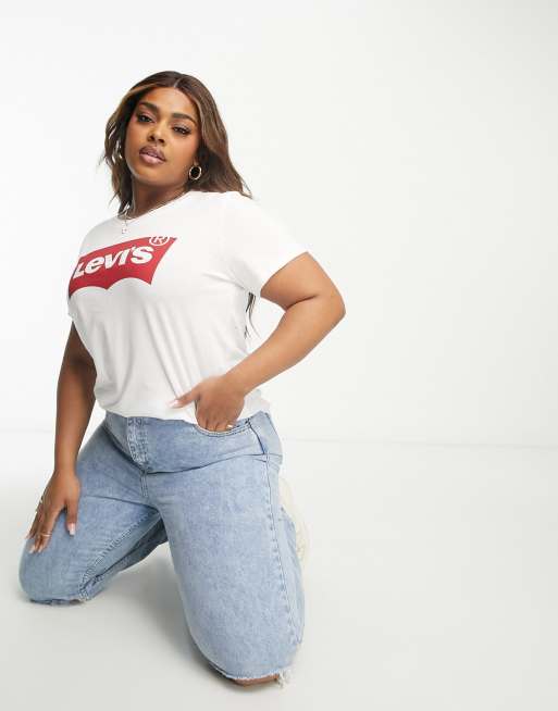 Levi's Plus original batwing logo t-shirt in white, 2 of 4