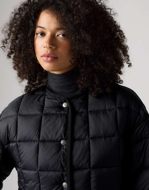 Levi's Poppy quilted puffer jacket in black, 3 of 4