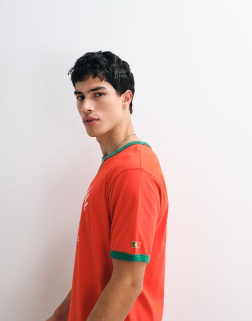 Levi's - Portugal - T-shirt rétro rossa con bordi a contrasto, 5 di 5