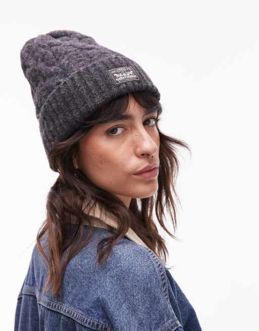 Levi's – Prążkowana dzianinowa czapka beanie w czarnym kolorze z naszywką z logo