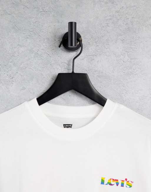 Levi s Pride T shirt bianca vintage con stampa arcobaleno sul retro ASOS