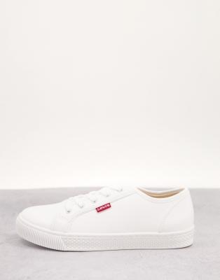 Levi's Pu Sneakers In White - White In White