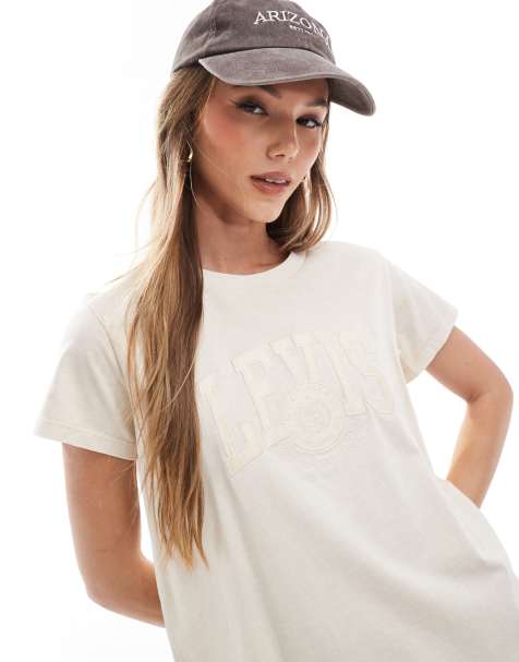 Levi's - Recht T-shirt met ton-sur-ton varsity applicatie-logo in beige - view 1