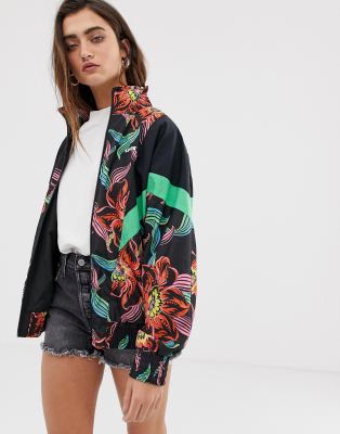 levi's reese windbreaker in tropical print