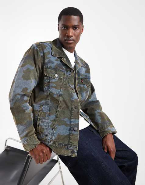 Levi's relaxed camo print denim trucker jacket in green - view 1