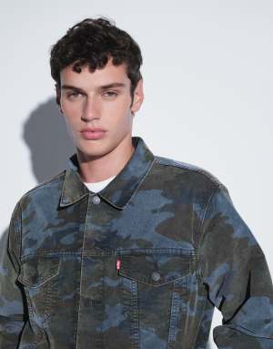 Levis relaxed camo print denim trucker jacket in green