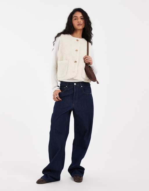 Levi's rema sherpa gilet in white, 3 of 4