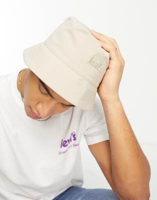 Levi's Levi's reversible bucket hat in cream and all over print with poster logo-Neutral