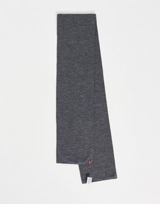 Levi's ribbed scarf with with red tab in grey