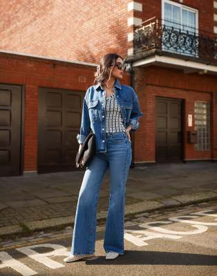 Levi's - Ribcage Bells - Ausgestellte Jeans in Hellblau mit hohem Bund