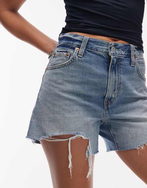 Levi's ribcage denim shorts in light blue, 4 of 5