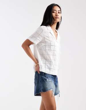 Levis ribcage distressed jorts in mid blue