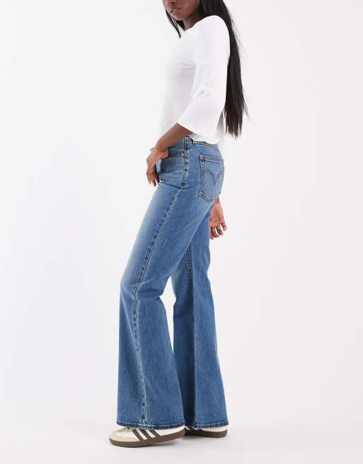 Levi's Ribcage flared jeans in middenblauw, 2 van 5