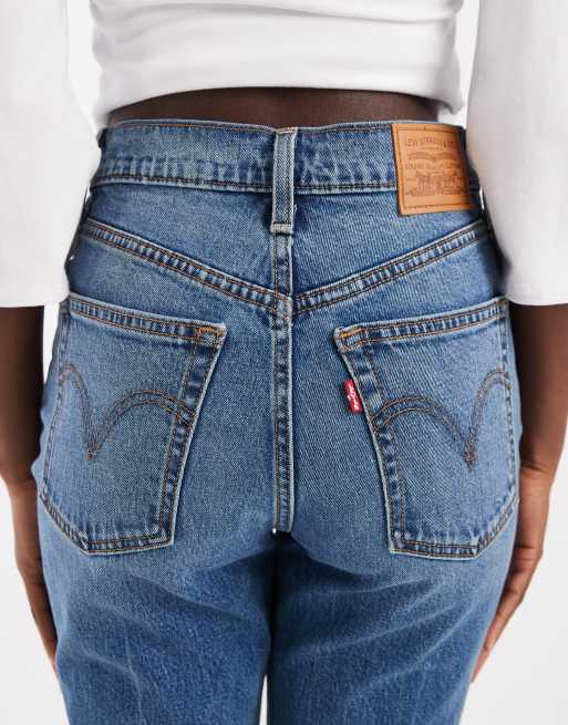 Levi's Ribcage flared jeans in middenblauw, 4 van 5