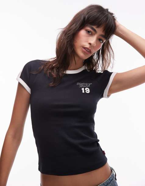 Levi's – Riley – Svart t-shirt med raglandesign och tryck - view 1