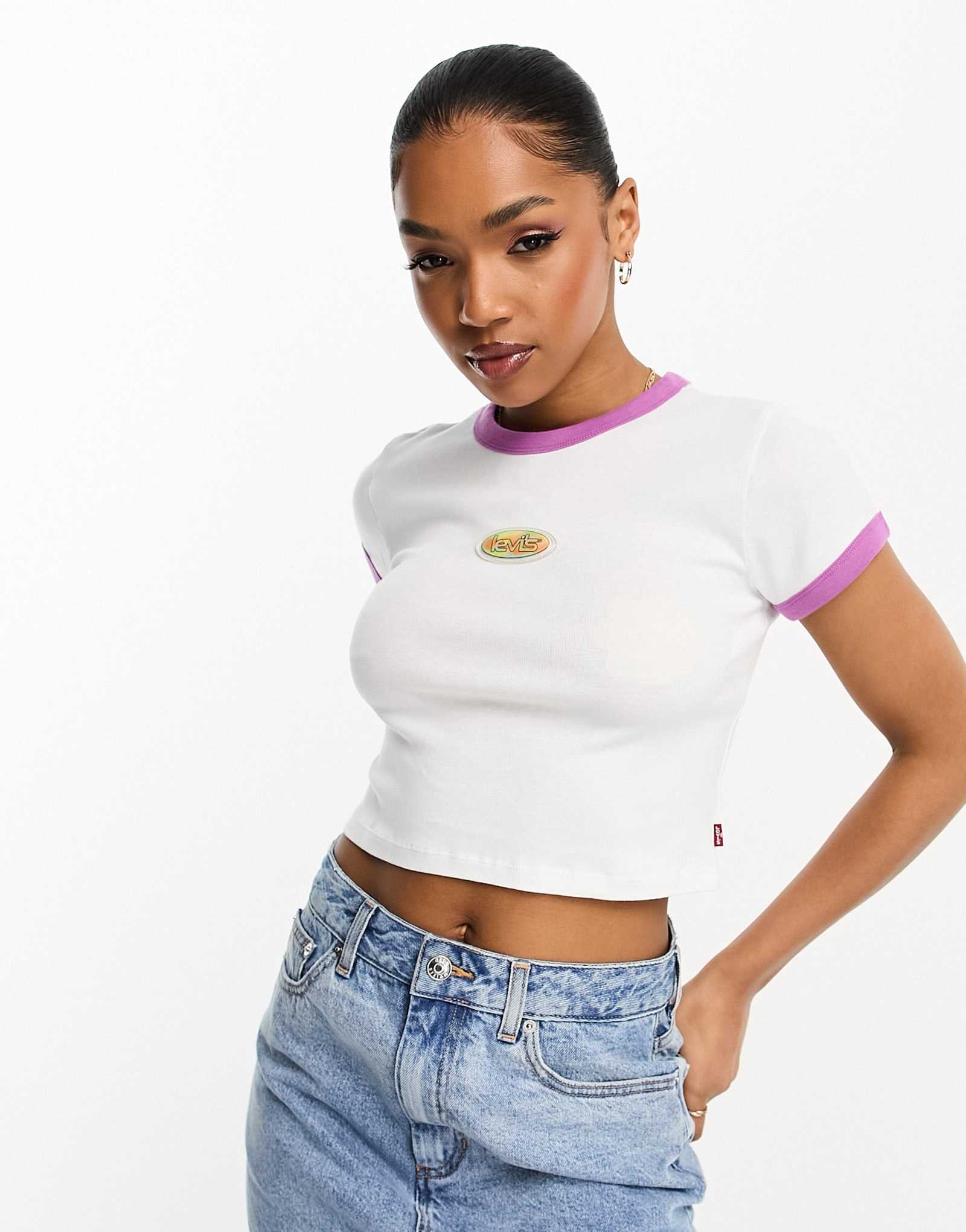Укороченная футболка Levi's Ringer белого/фиолетового цвета с логотипом на груди