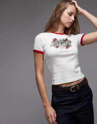 Levi's - Ringer-T-Shirt in Weiß mit Rosen-Print