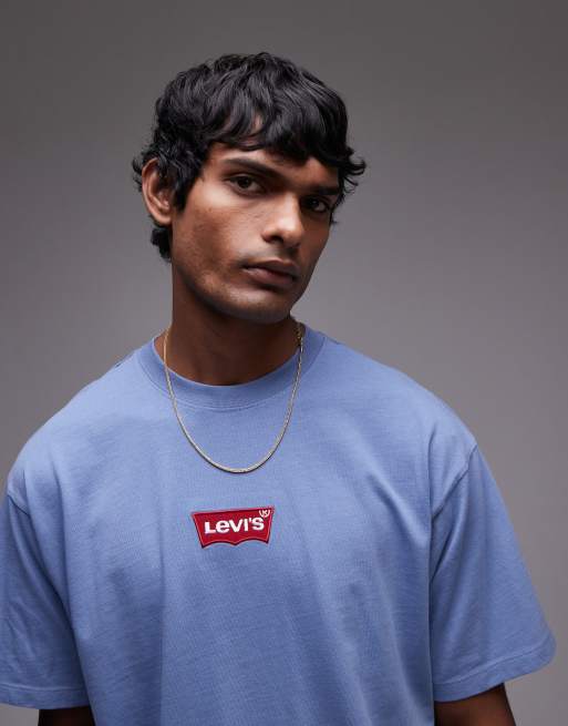 Levi's - Ruimvallend T-shirt met batwing logo in het midden en vintage pasvorm in lichtblauw