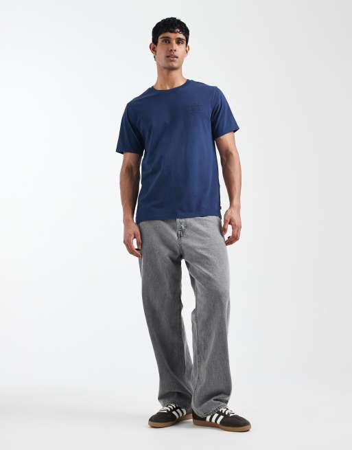 Levi's - Ruimvallend T-shirt met geborduurd logo op de borst in marineblauw, 2 van 5