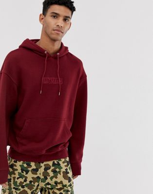 Levi's - Ruimvallende hoodie met geborduurd logolabel in dezelfde kleurschakering in wijnrood