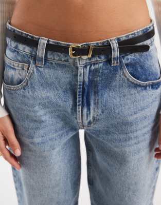 Levi's - Schmaler Gürtel in Schwarz mit goldfarbener Schnalle