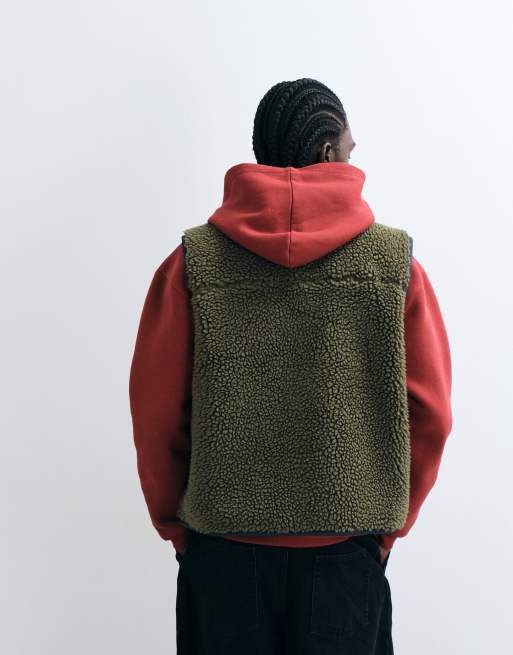 Levi's seacliff borg zip through gilet in khaki, 5 of 5