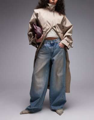 Levi's - Sehr weite Barrel-Jeans in Hellblau mit gelbem Farbstich