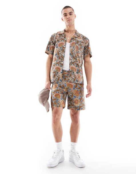 Levi's – Set aus Twill mit Blumenmuster, aus locker geschnittenen Chino-Shorts and Hemd - view 1