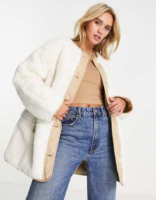 Levi's sherpa reversible jacket in cream - ASOS Price Checker