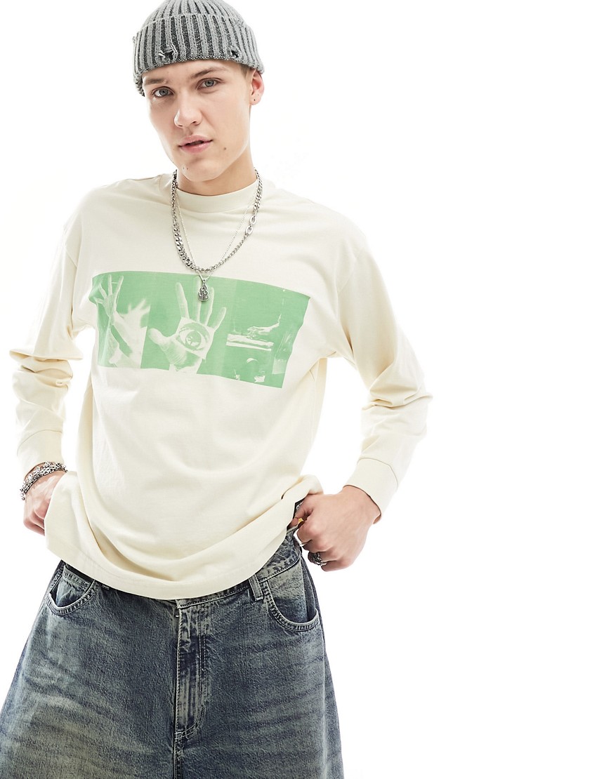 Levi’s Skate long sleeve t-shirt in cream with chest graphic-White