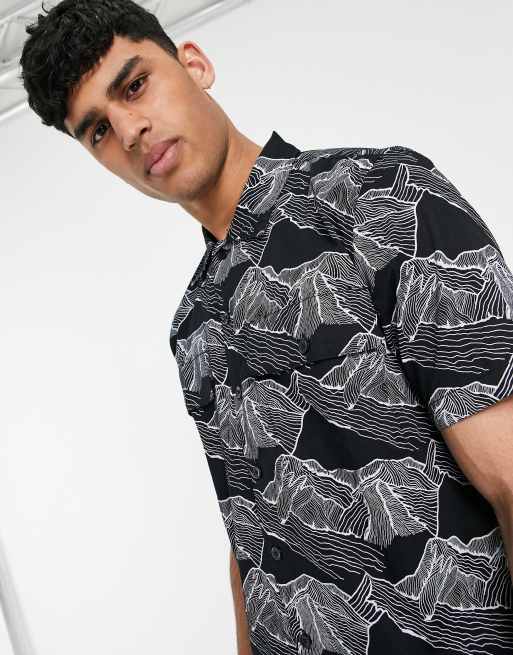 Levi's Skateboarding short sleeve button down mountain line print shirt in  black | ASOS