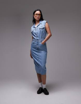 Levi's sleeveless denim midi dress in lightwash blue - view 1