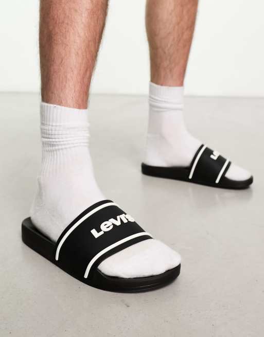Levi's slider in black with logo