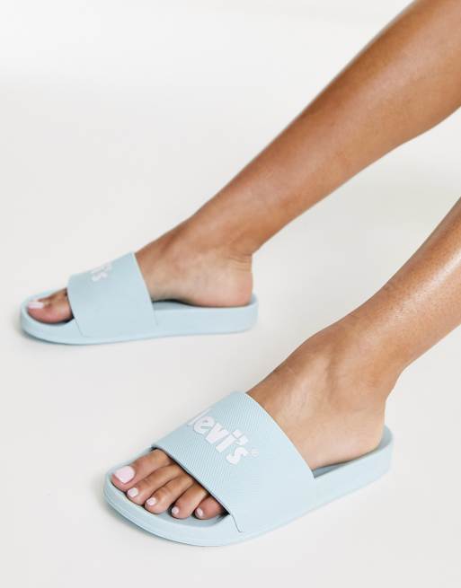 Levi's slider in light blue with poster logo