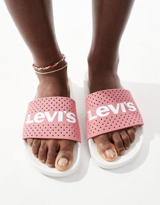 Levi's slider with logo in pink