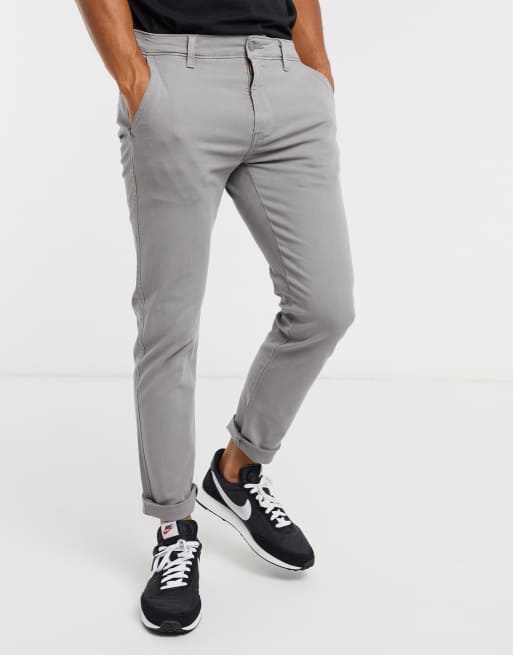 Levi's slim tapered chino II in steel gray