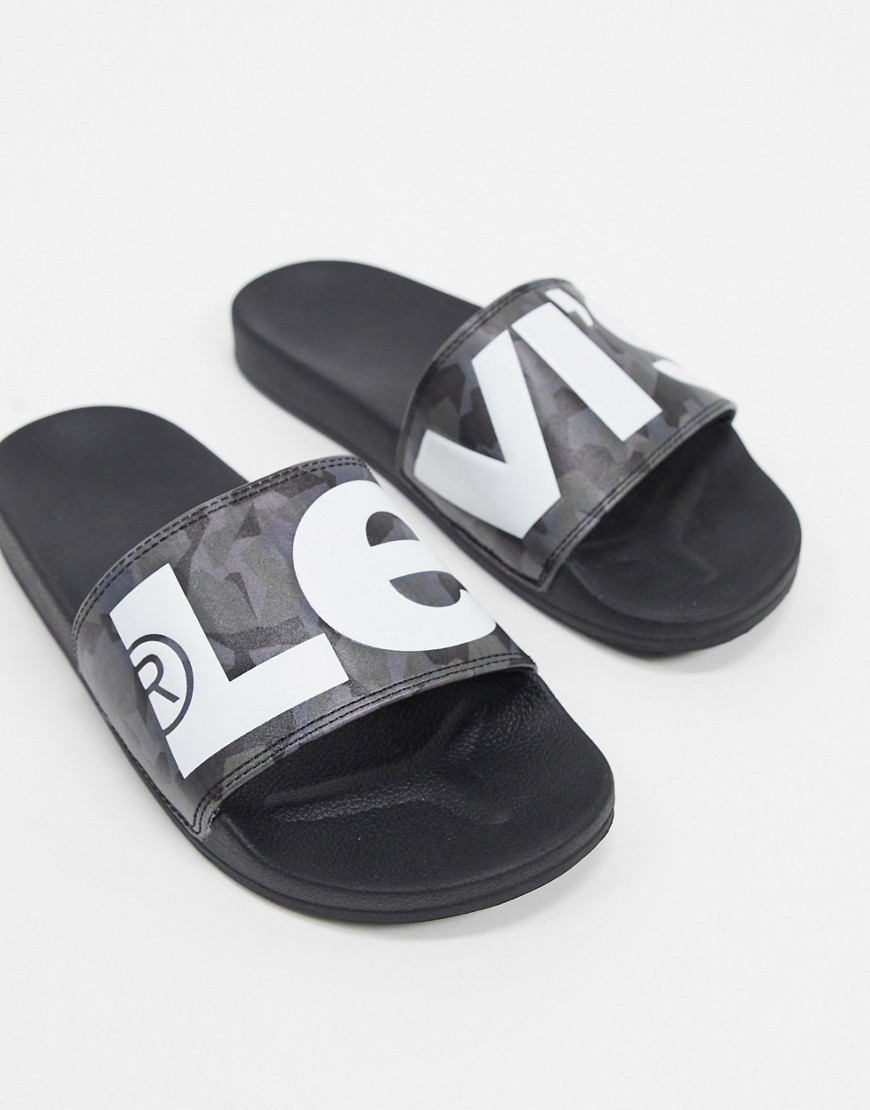 Levi's - Slippers met camouflageprint en logo in grijs