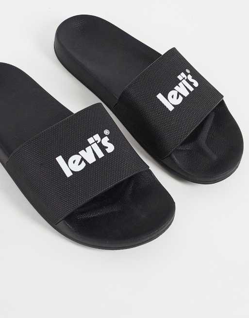 Vaarwel Concreet idee Levi's - Slippers met posterlogo in zwart | ASOS