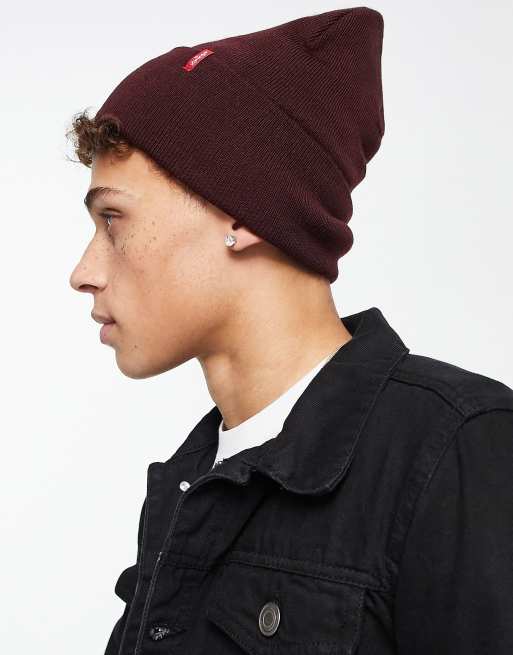 Levi's slouchy beanie with red tab in burgundy