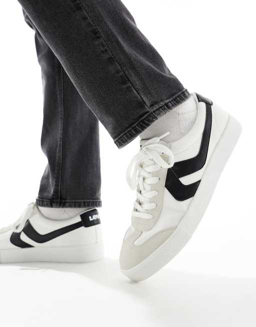Levi's – Sneak – Sneaker in Creme mit schwarzem Logo aus Ledermix