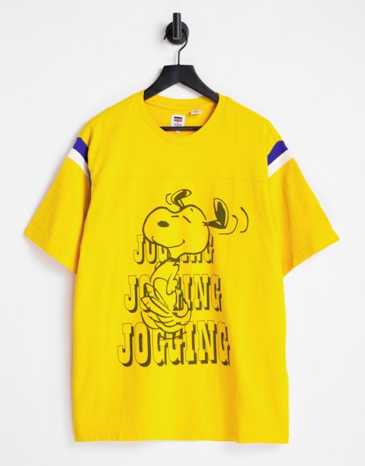 Levi's – Snoopy – T-Shirt in Gelb mit Print