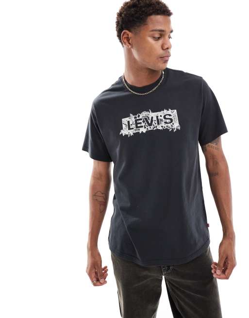 Levi's - Sort T-shirt med firkantet logo med frugtprint i afslappet pasform