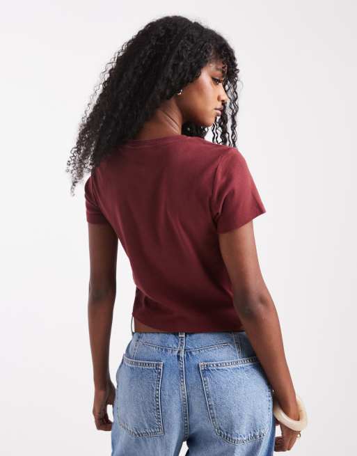 Levi's – Sportliches Basic-T-Shirt in Burgunderrot mit Western-Grafikmotiv, 4 von 4